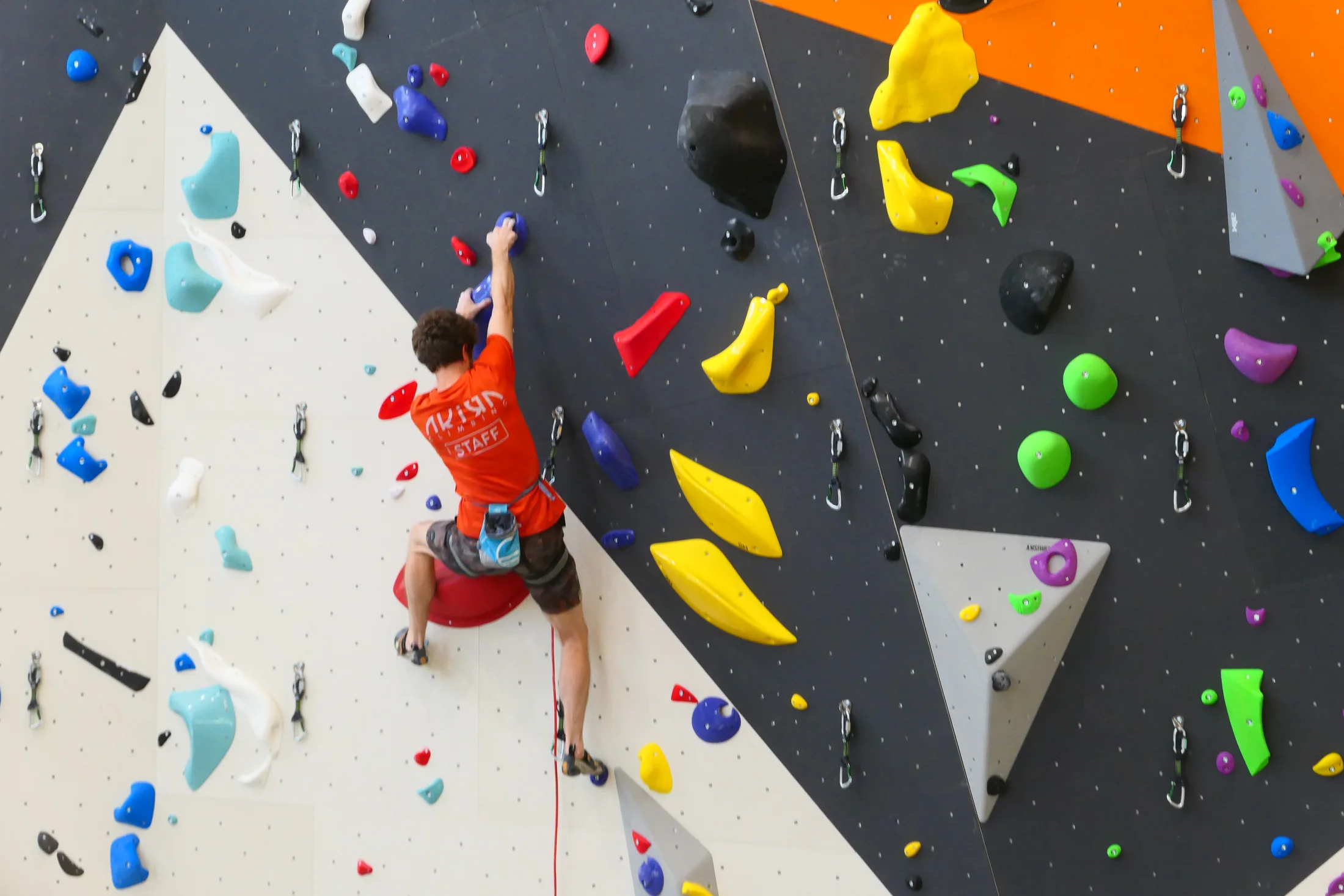 Climber sulla parete lead di Akira